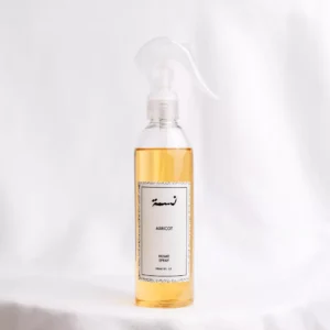 Découvrez notre spray d'ambiance à l'abricot, qui diffuse un parfum ensoleillé et rafraîchissant, évoquant les journées chaudes d'été et la douceur juteuse des abricots mûrs.